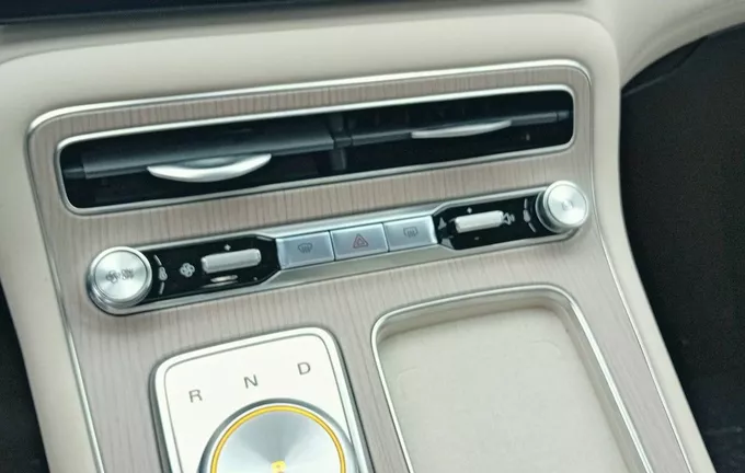 MG MGS6 EV MGS6 EV Luxury photo 14 9918