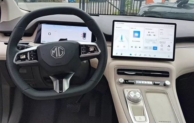 MG MGS6 EV MGS6 EV Luxury photo 30 9918