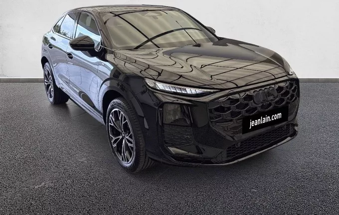 AUDI Q3 Sportback e-hybrid 272 ch S tronic 6 S line extérieur trois quart avant droit 6078