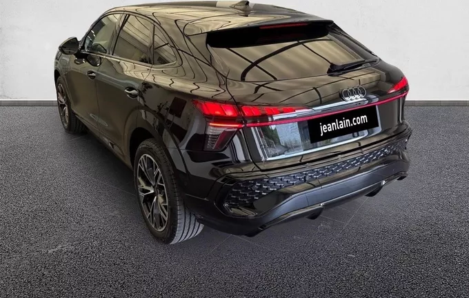 AUDI Q3 Sportback e-hybrid 272 ch S tronic 6 S line extérieur trois quart arrière gauche 6078