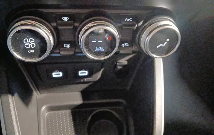 DACIA DUSTER Blue dCi 115 4x2 Prestige photo 22 945723