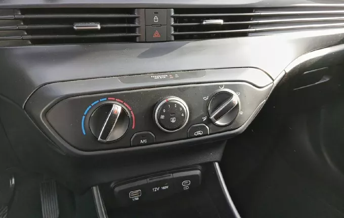HYUNDAI I20 1.2 79 Initia photo 14 13408