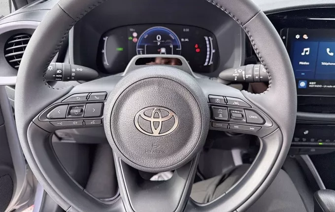 TOYOTA AYGO X Hybride 116h Graphic photo 12 173408