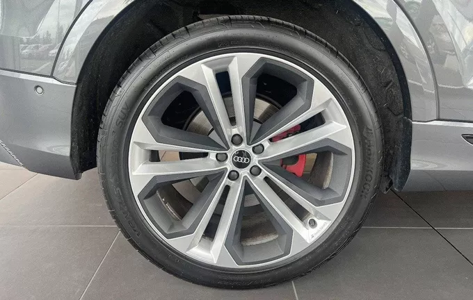 AUDI Q8 60 TFSI e 462 Tiptronic 8 Quattro Compétition photo 9 2130675