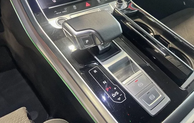 AUDI Q8 60 TFSI e 462 Tiptronic 8 Quattro Compétition photo 16 2130675