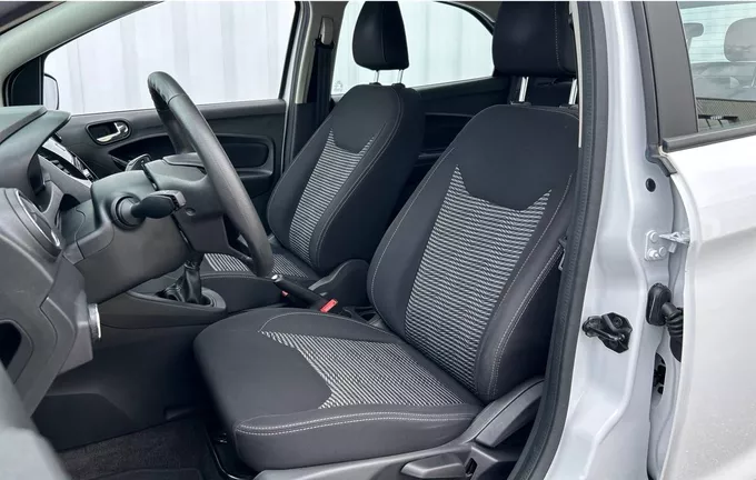 FORD KA+ 1.2 70 ch S&S Essential extérieur trois quart arrière droit 213529