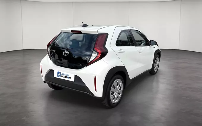 TOYOTA AYGO X 1.0 VVT-i 72 Dynamic extérieur trois quart arrière droit 1103946