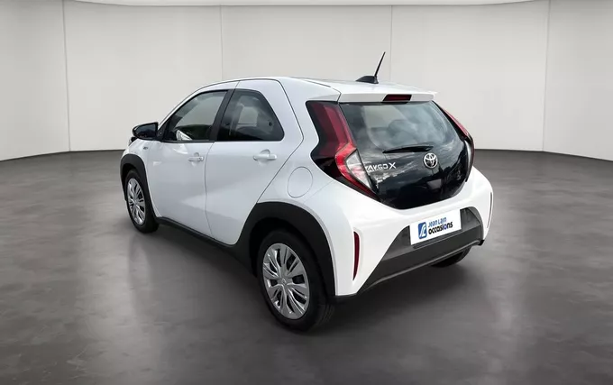 TOYOTA AYGO X 1.0 VVT-i 72 Dynamic extérieur trois quart arrière gauche 1103946