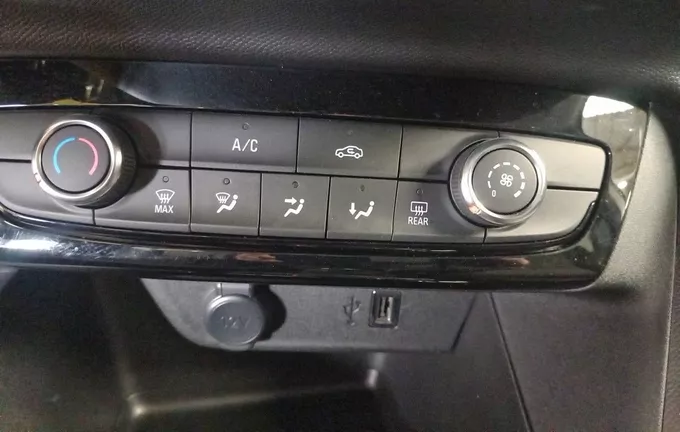 OPEL CORSA 1.2 75 ch BVM5 Elegance Business photo 20 2125886