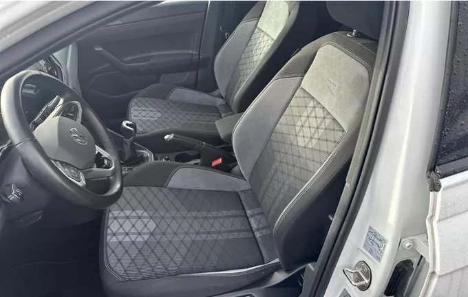VOLKSWAGEN POLO 1.0 TSI 95 S&S BVM5 R-Line Edition extérieur trois quart arrière droit 2125146