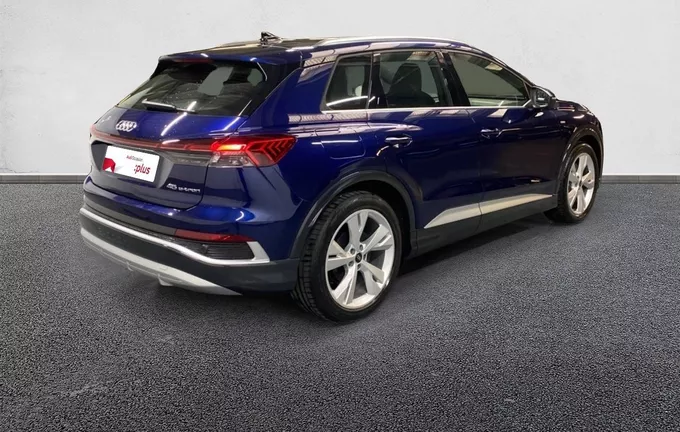 AUDI Q4 E-TRON 45 285 ch 82 kWh S line extérieur trois quart arrière droit 2127824