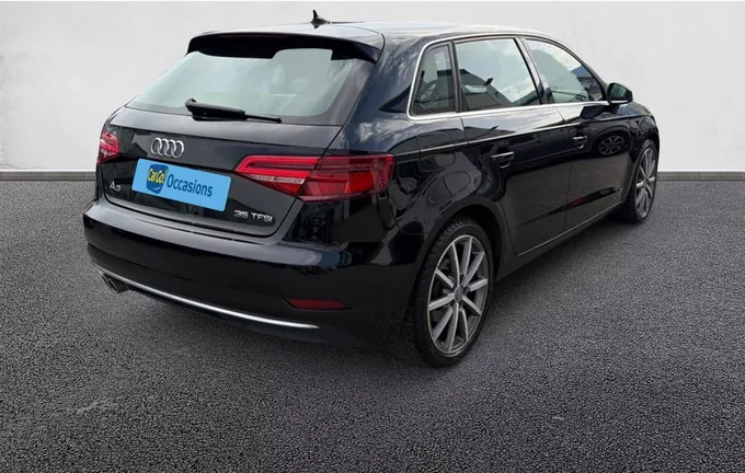 AUDI A3 Sportback 35 TFSI CoD 150 S tronic 7 Design Luxe extérieur avant 