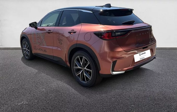 LEXUS LBX 2WD Emotion extérieur trois quart arrière gauche 177899
