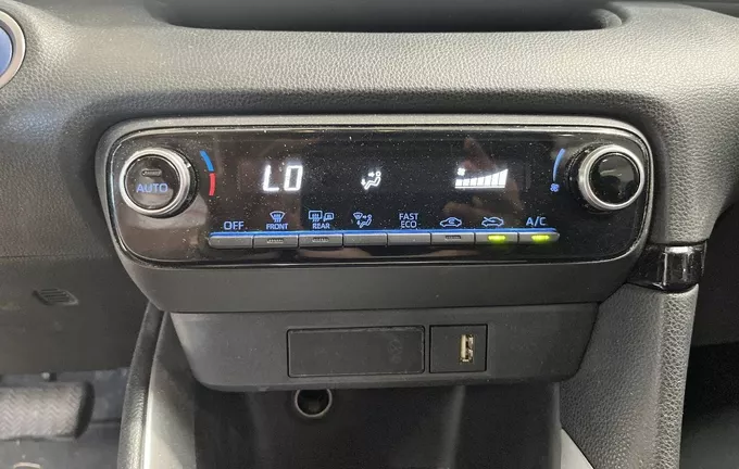 TOYOTA YARIS Hybride 116h Design photo 14 1103711