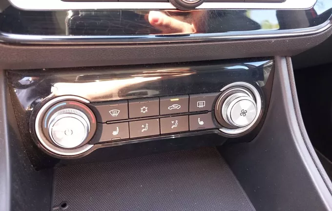 MG ZS EV 44.5 kWh Luxury photo 15 601239