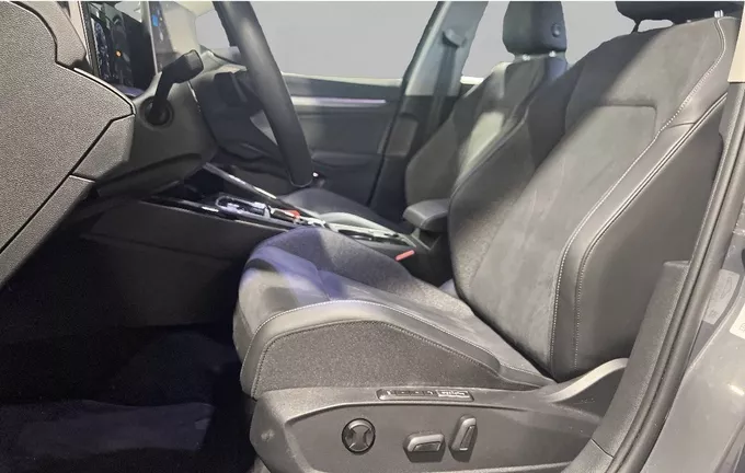 VOLKSWAGEN GOLF 1.5 eTSI EVO2 116 DSG7 Style extérieur trois quart arrière droit 2129398