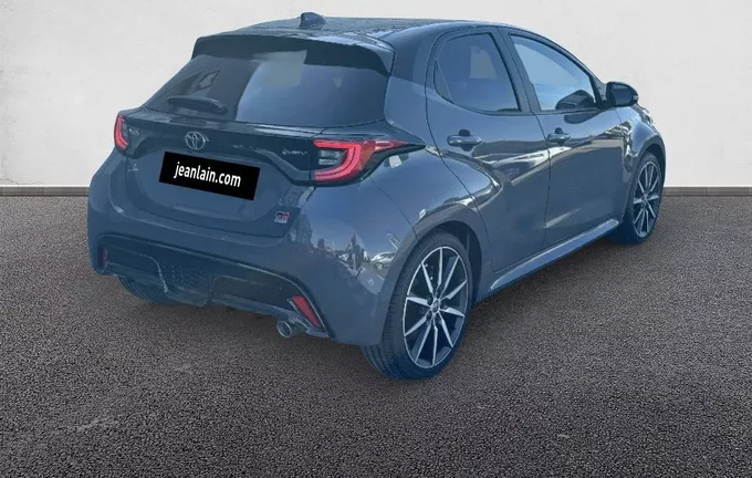 TOYOTA YARIS Hybride 130h GR Sport extérieur trois quart arrière droit 164048