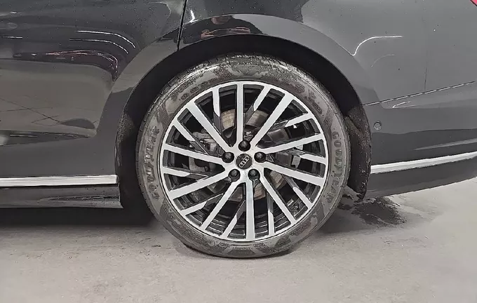 AUDI A8 60 TFSIe 462 ch Tiptronic 8 Quattro Avus photo 9 2127760