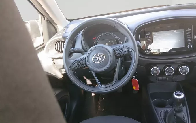 TOYOTA AYGO X 1.0 VVT-i 72 Dynamic photo 12 1104042