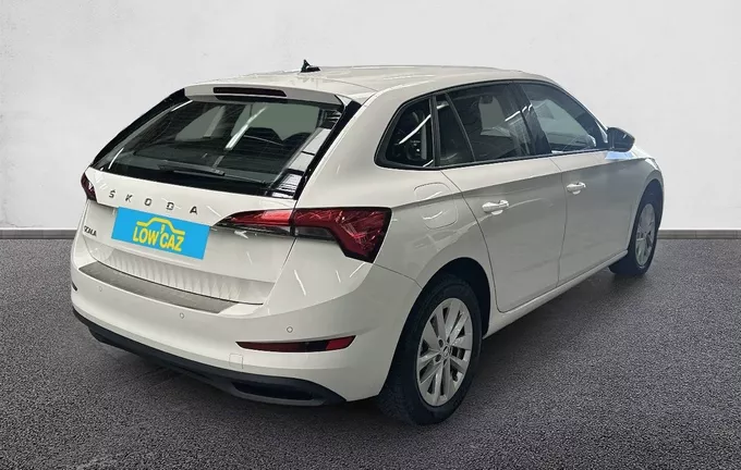 SKODA SCALA 1.0 TSI Evo 110 ch DSG7 Business extérieur trois quart arrière droit 213096