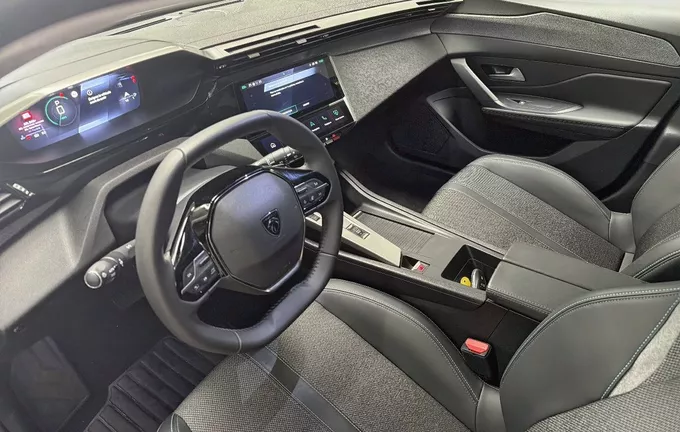 PEUGEOT 308 SW Hybrid 145 e-DCS6 Allure photo 11 213737