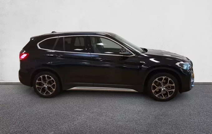 BMW X1 xDrive 25e 220 ch BVA6 xLine extérieur côté droit 212825