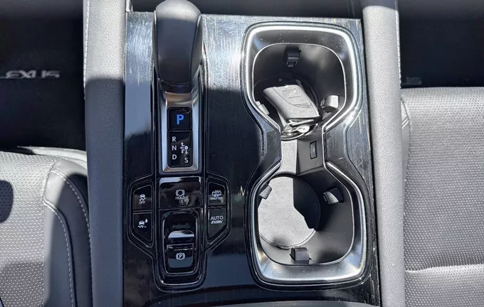 LEXUS RX 450h+ 4WD Hybride Rechargeable Luxe photo 13 1103387