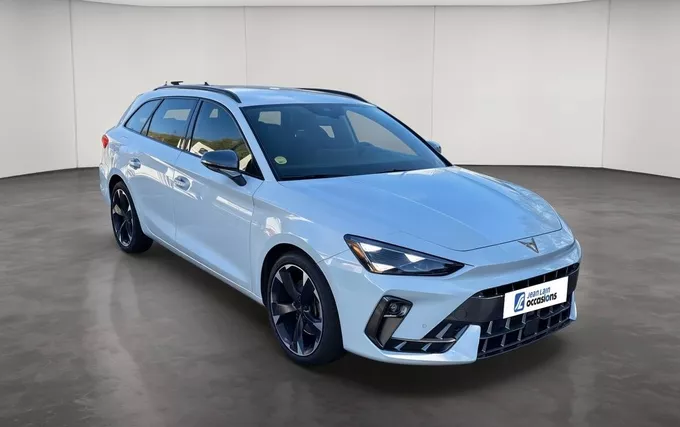 CUPRA LEON Sportstourer 2.0 TDI 150 ch DSG7 V extérieur trois quart avant droit 2132118