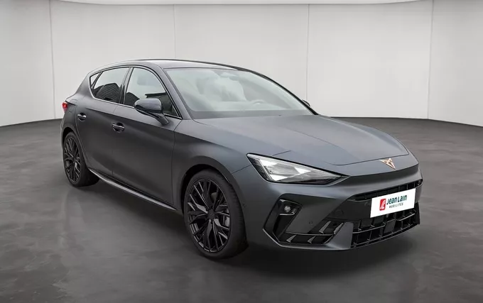 CUPRA LEON 1.5 eTSI Hybrid 150 ch DSG7 V extérieur trois quart avant droit 4859