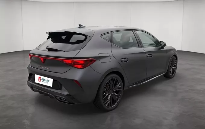 CUPRA LEON 1.5 eTSI Hybrid 150 ch DSG7 V extérieur trois quart arrière droit 4859