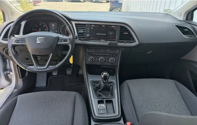 SEAT LEON 1.6 TDI 115 Start/Stop BVM5 Style extérieur trois quart avant droit 213360