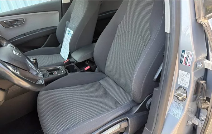 SEAT LEON 1.6 TDI 115 Start/Stop BVM5 Style extérieur trois quart arrière droit 213360