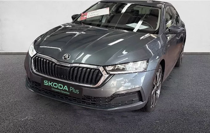 SKODA OCTAVIA 1.4 TSI PHEV iV 204 ch DSG6e Ambition extérieur trois quart avant gauche 2123410