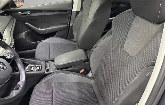 SKODA OCTAVIA 1.4 TSI PHEV iV 204 ch DSG6e Ambition extérieur trois quart arrière droit 2123410