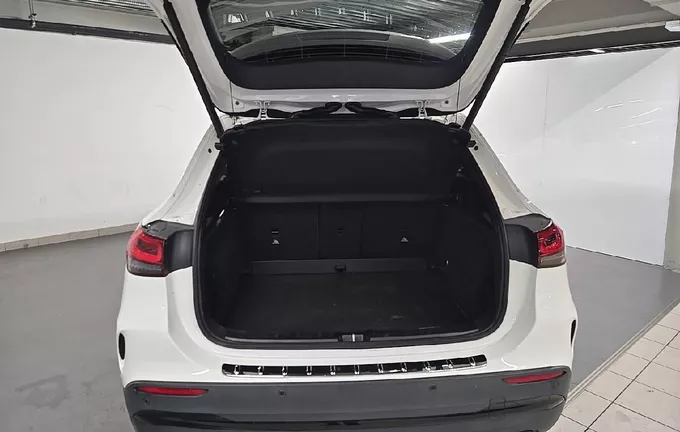 MERCEDES GLA 220 d 8G-DCT 4Matic AMG Line extérieur trois quart arrière gauche 2129096