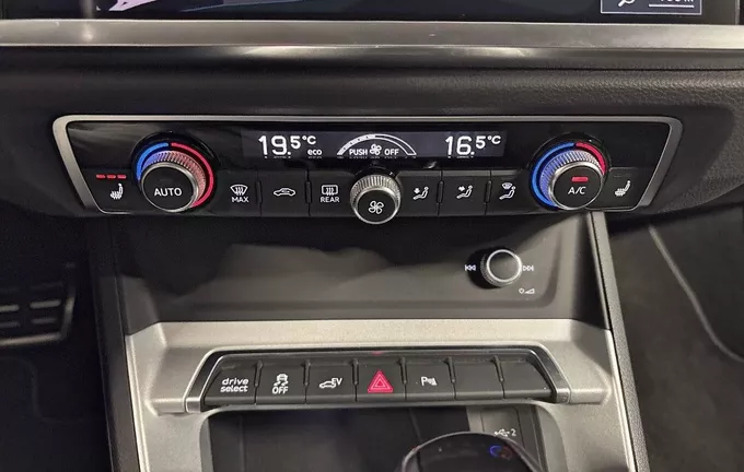 AUDI Q3 Sportback 45 TFSIe 245 ch S tronic 6 photo 14 2129069