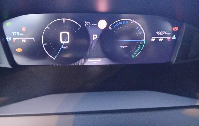 PEUGEOT 208 Hybrid 100 e-DCS6 Allure photo 10 943987