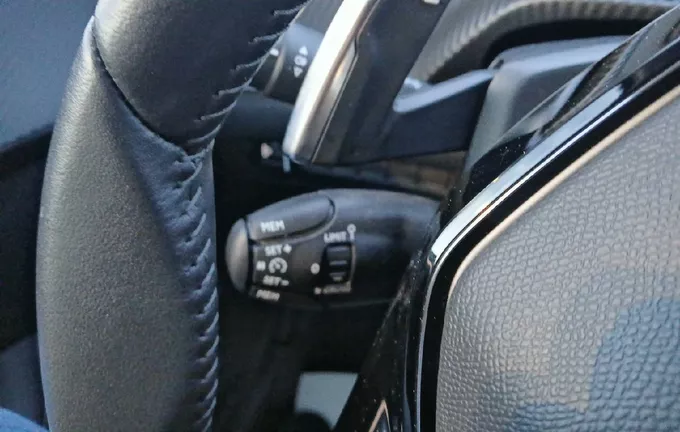 PEUGEOT 208 Hybrid 100 e-DCS6 Allure photo 20 943987
