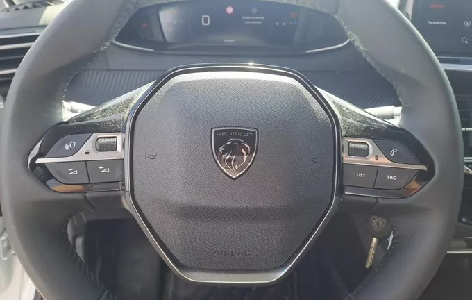 PEUGEOT 208 PureTech 100 S&S BVM6 Allure photo 12 2131055