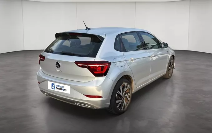 VOLKSWAGEN POLO 1.0 TSI 110 S&S DSG7 R-Line extérieur trois quart arrière droit 2132238