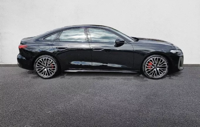 AUDI A5 TFSI 204 ch S tronic 7 Quattro S line extérieur côté droit 9550