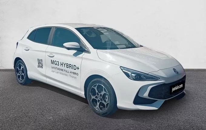MG MG3 1.5 L Hybrid+ 195 ch Luxury extérieur trois quart avant droit 8704
