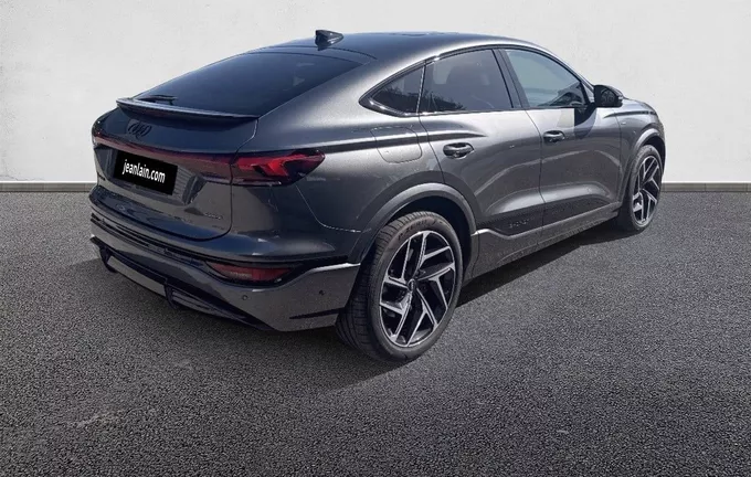 AUDI Q6 E-TRON SPORTBACK 428 ch 100 kWh quattro Competition extérieur trois quart arrière droit 5621