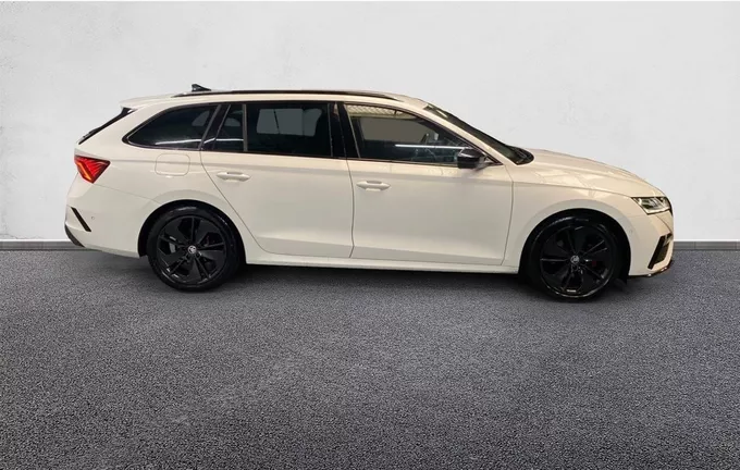 SKODA OCTAVIA Combi 2.0 TDI 200 ch DSG7 RS extérieur côté droit 2129340
