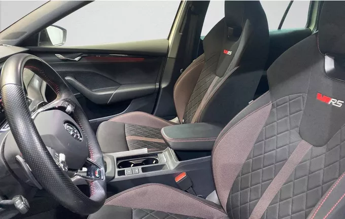 SKODA OCTAVIA Combi 2.0 TDI 200 ch DSG7 RS extérieur trois quart arrière droit 2129340