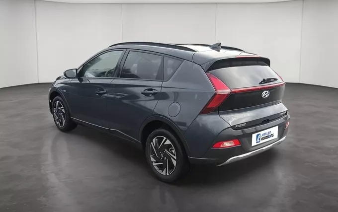 HYUNDAI BAYON 1.0 T-GDi 100 DCT-7 Hybrid 48V Intuitive extérieur trois quart arrière gauche 14081
