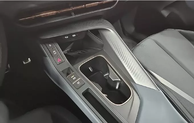 CUPRA TERRAMAR 1.5 eTSI Hybrid 150 ch DSG7 V photo 16 2125935