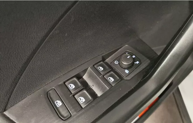 VOLKSWAGEN T-CROSS 1.0 TSI 95 Start/Stop BVM5 Life Tech photo 20 2130121