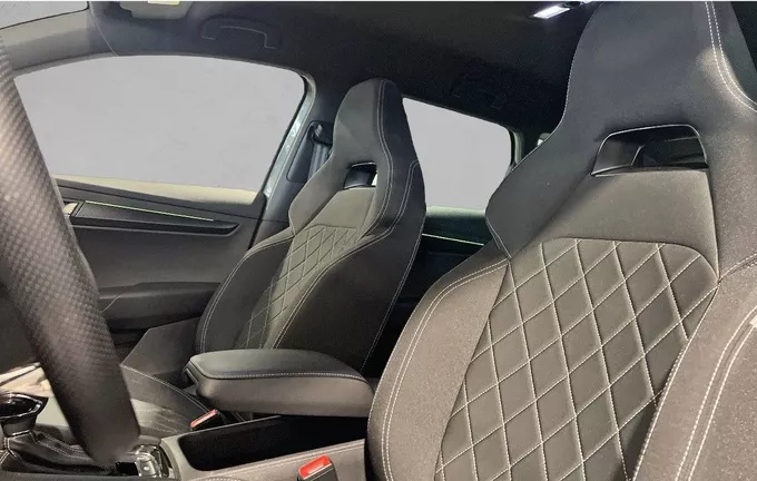 SKODA KAROQ 1.5 TSI 150 ch ACT DSG7 Sportline extérieur trois quart arrière droit 2130664