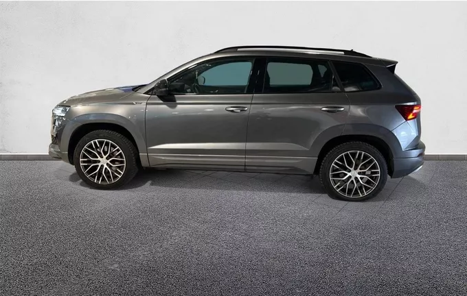 SKODA KAROQ 1.5 TSI 150 ch ACT DSG7 Sportline extérieur trois quart arrière gauche 2130664